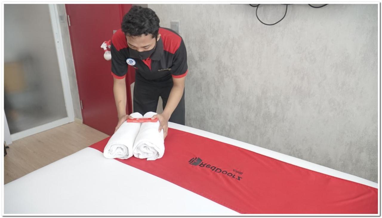 Reddoorz Plus Near Dharmawangsa Square Jakarta Kültér fotó