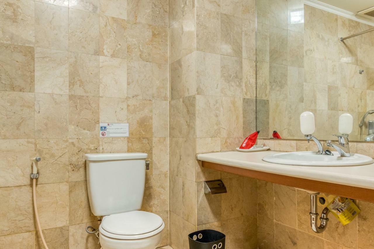 Reddoorz Plus Near Dharmawangsa Square Jakarta Kültér fotó