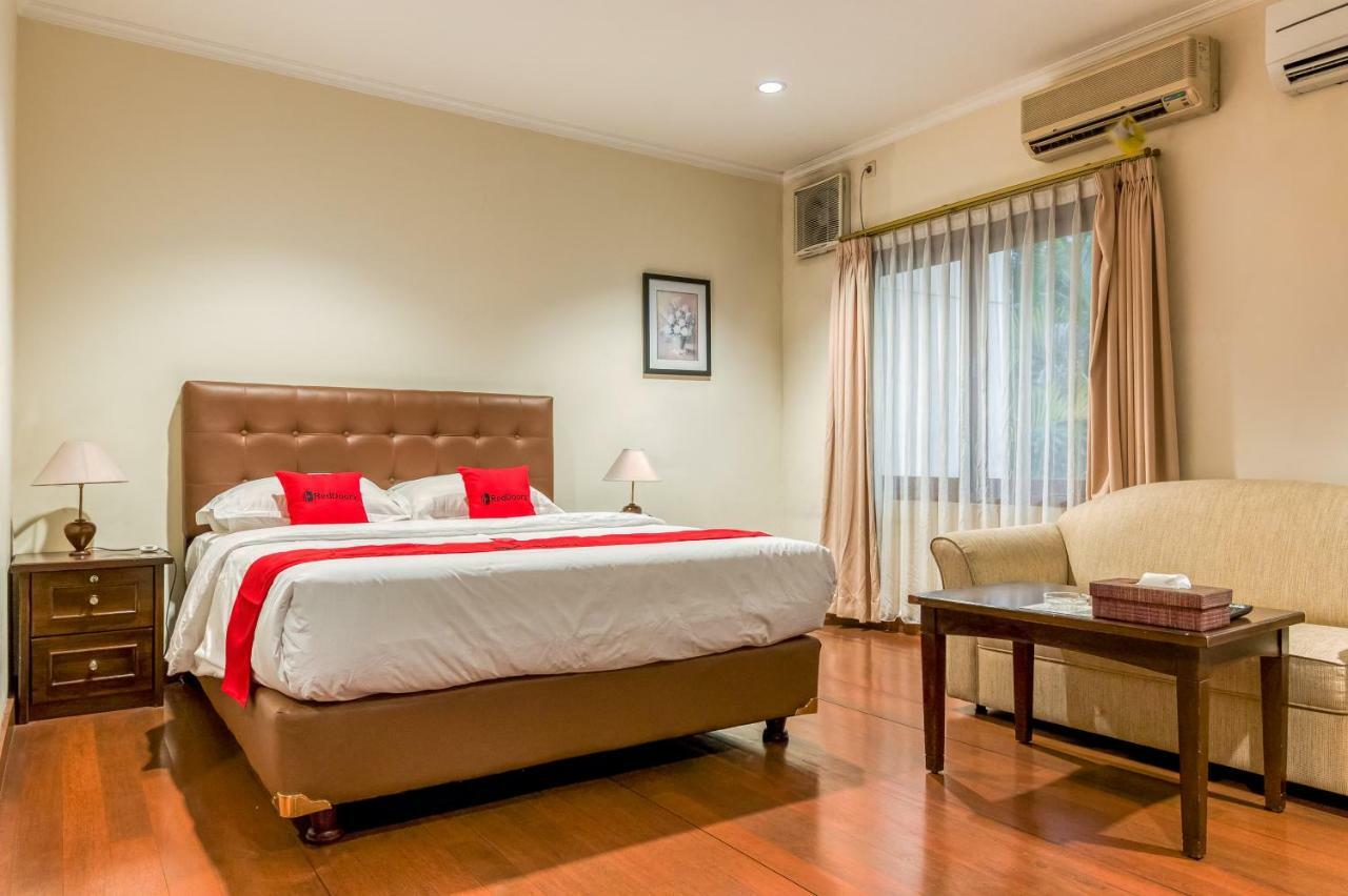 Reddoorz Plus Near Dharmawangsa Square Jakarta Kültér fotó